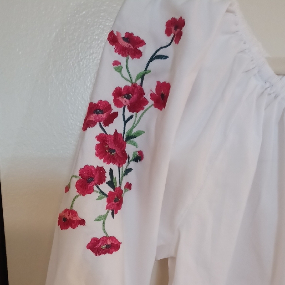 Hollister White Blouse with Pink Floral Embroidery - Picture 3 of 10